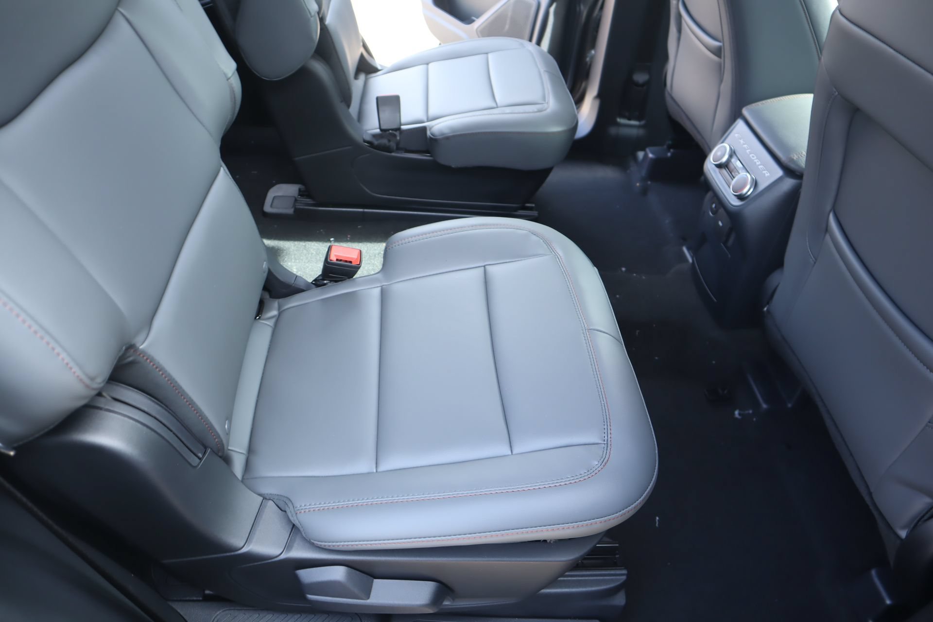 New 2026 Ford Explorer Active w/ Active Comfort Package RWD image 16