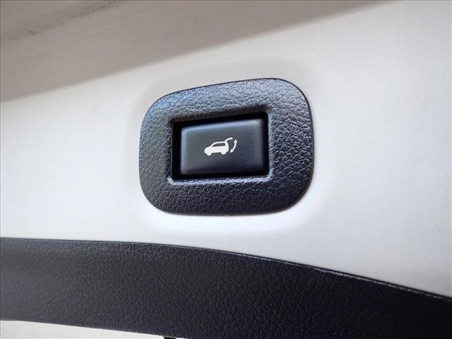 Used 2018 Nissan Rogue SL w/ Premium Package FWD image 9