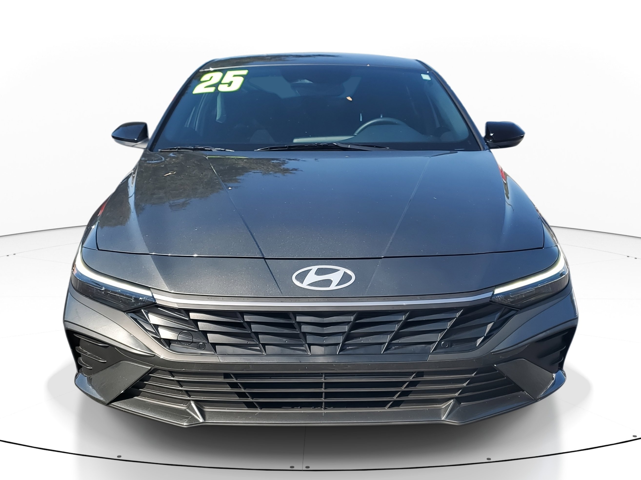 Used 2025 Hyundai Elantra Sport image 2