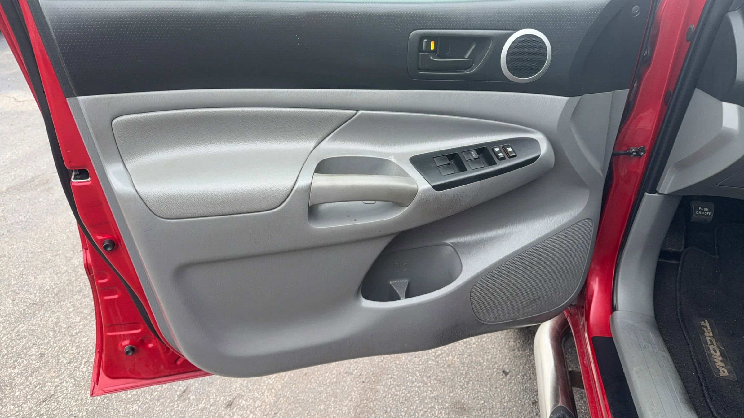 Used 2012 Toyota Tacoma Pickup 4D 6 ft image 10