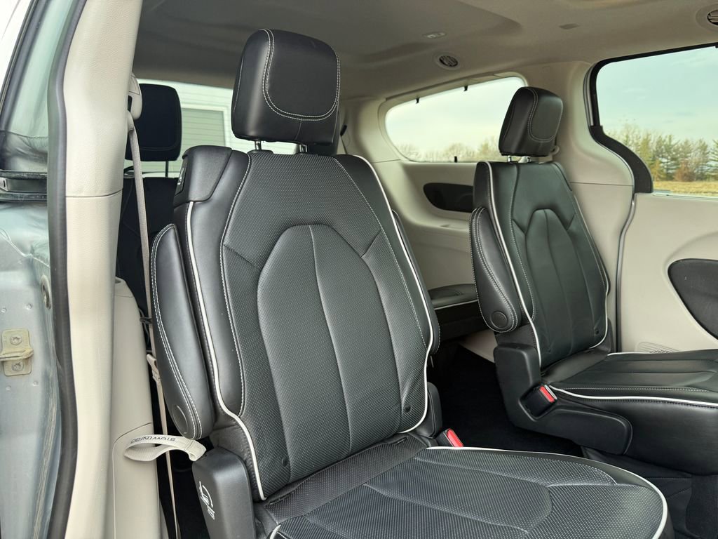 Used 2023 Chrysler Pacifica Limited AWD/4WD image 21