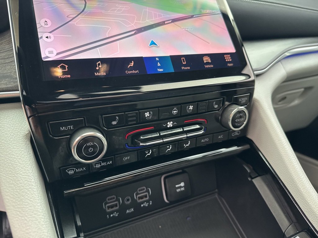 Used 2022 Jeep Grand Cherokee Overland w/ Luxury Tech Group IV image 31