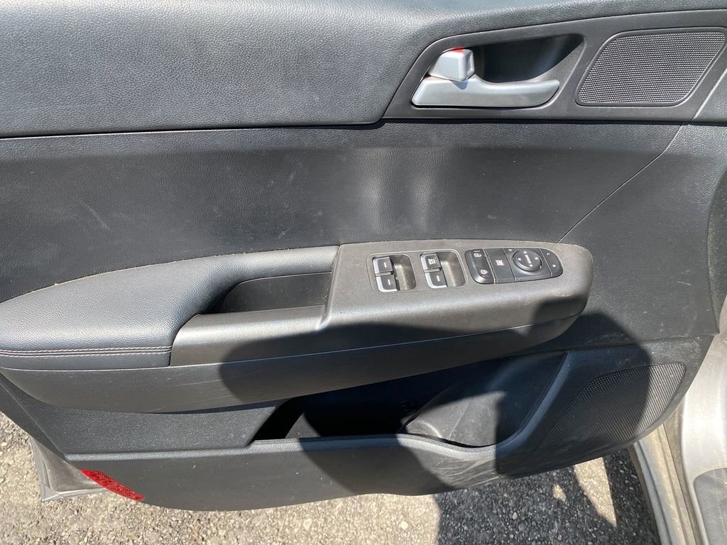 Used 2019 Kia Sportage LX image 5