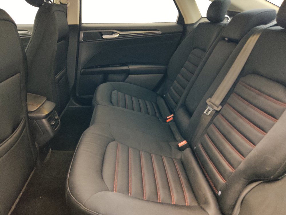 Used 2015 Ford Fusion SE w/ Equipment Group 201A FWD image 18