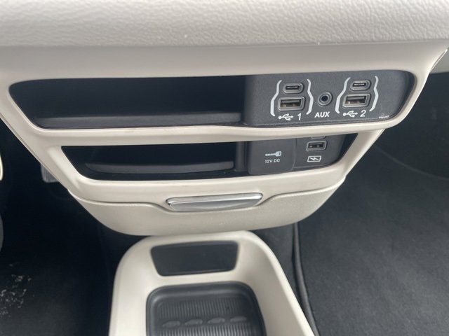 Used 2022 Chrysler Pacifica Touring-L image 28