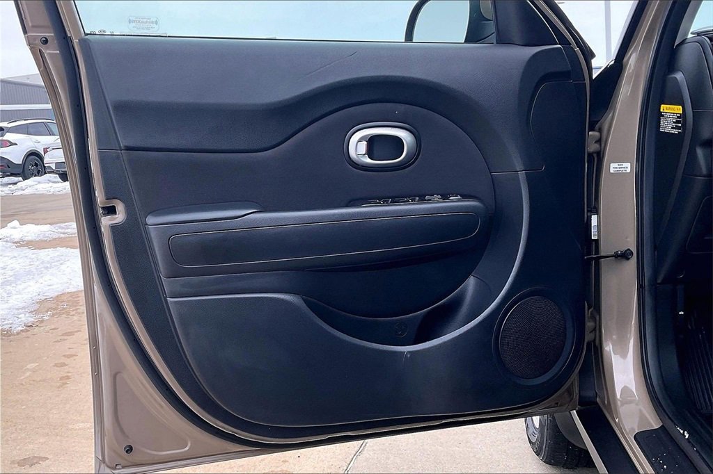 Used 2015 Kia Soul image 22