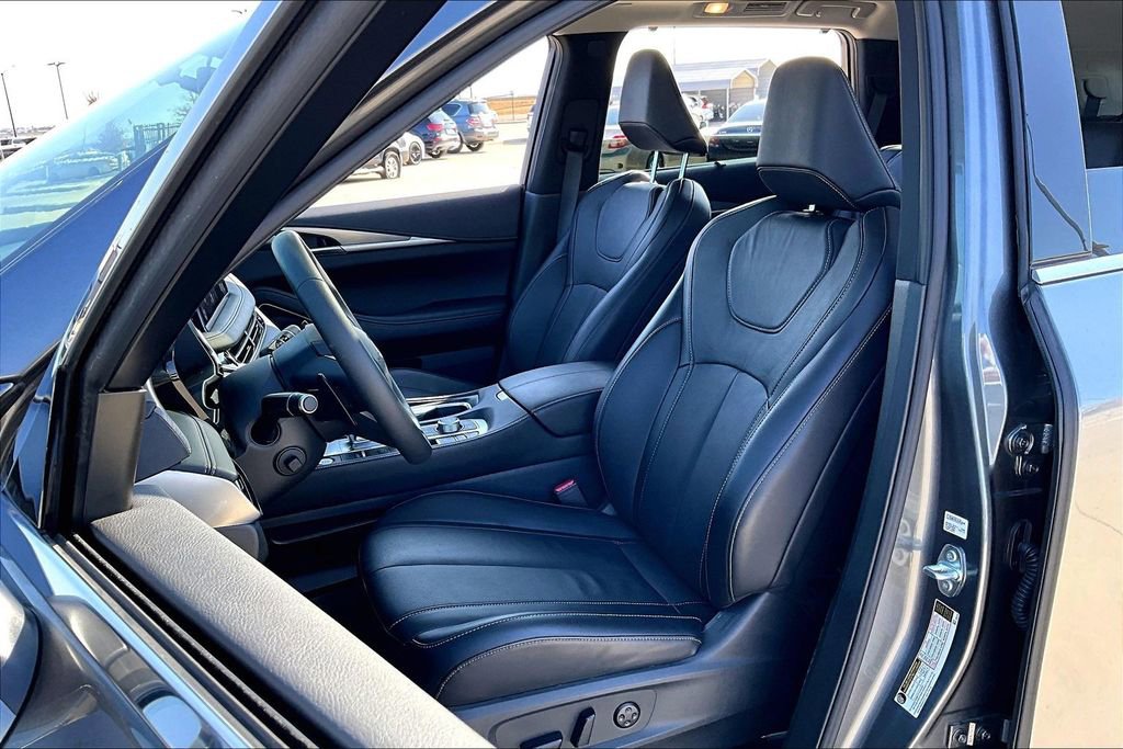 Certified 2025 INFINITI QX60 Luxe image 33