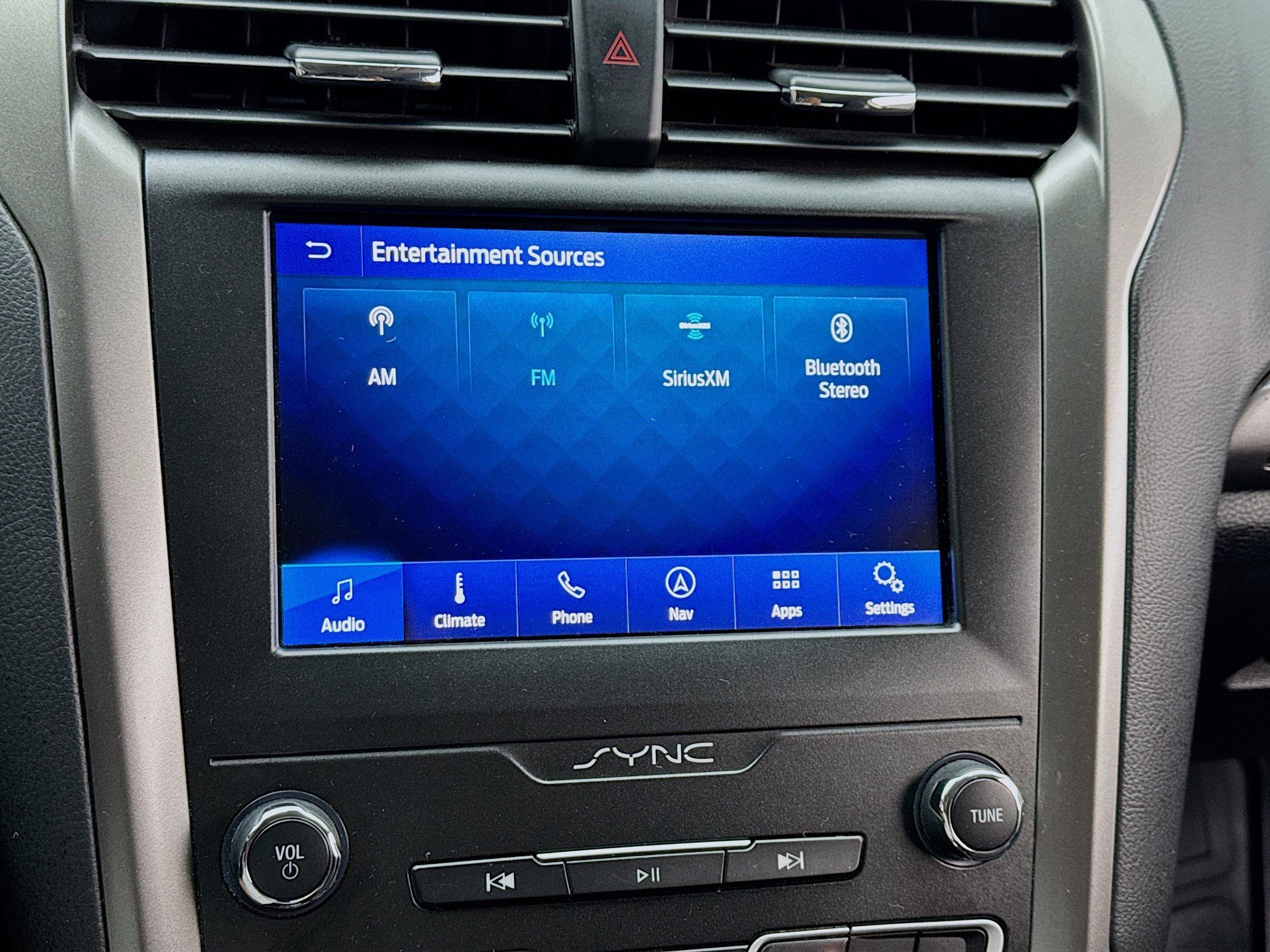 Used 2020 Ford Fusion SE image 11