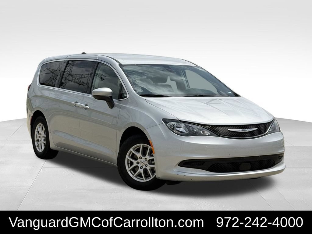 Used 2022 Chrysler Voyager LX FWD image 2