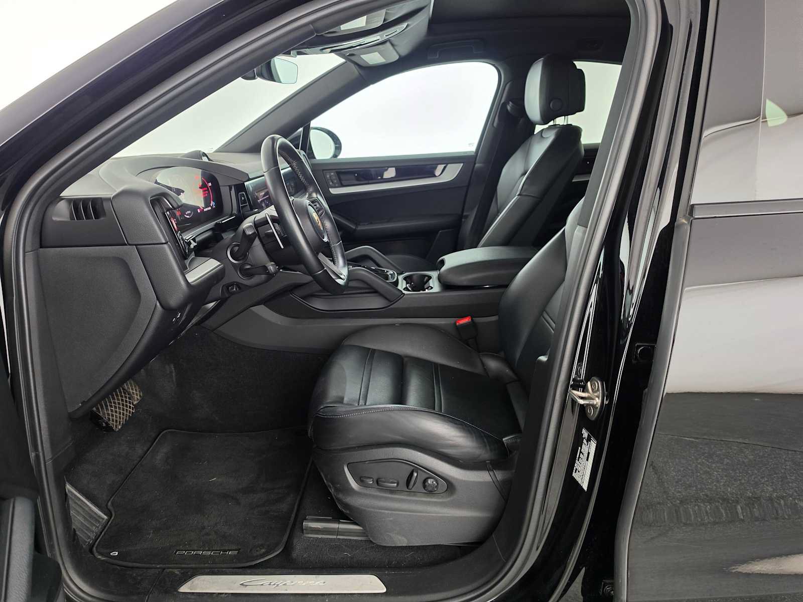 Used 2024 Porsche Cayenne Coupe AWD/4WD image 20