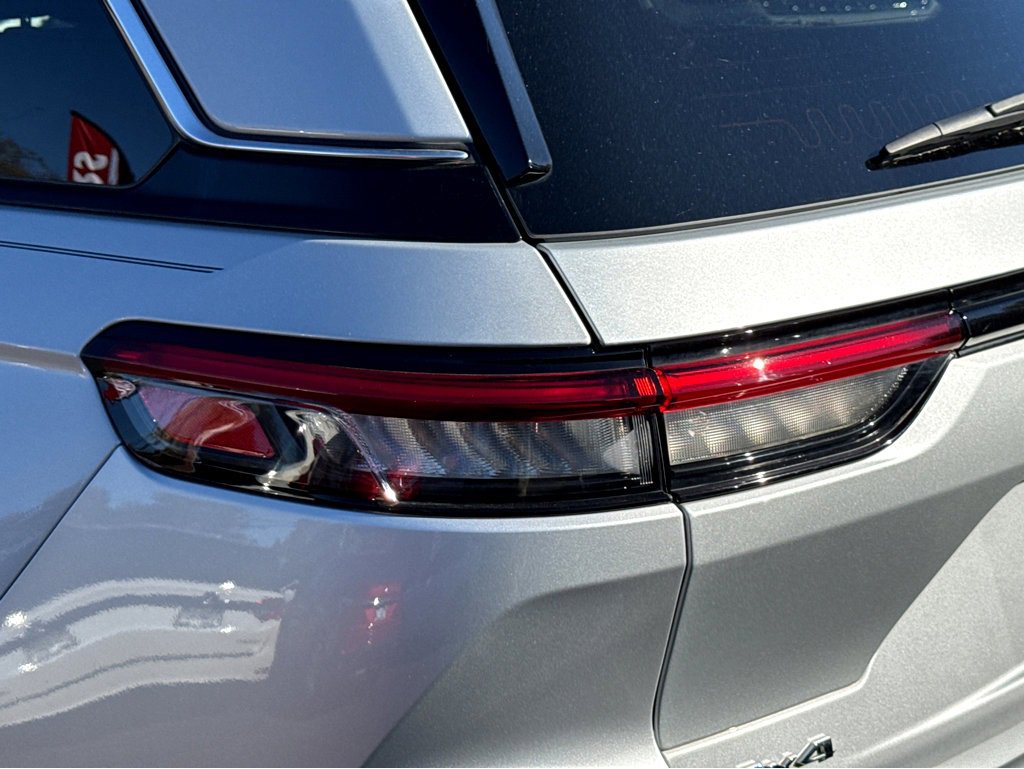 Used 2023 Jeep Grand Cherokee Laredo image 6