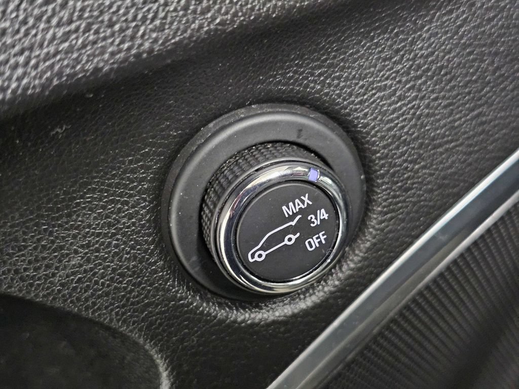 Used 2019 Buick Enclave Essence w/ LPO, Touring Package FWD image 31
