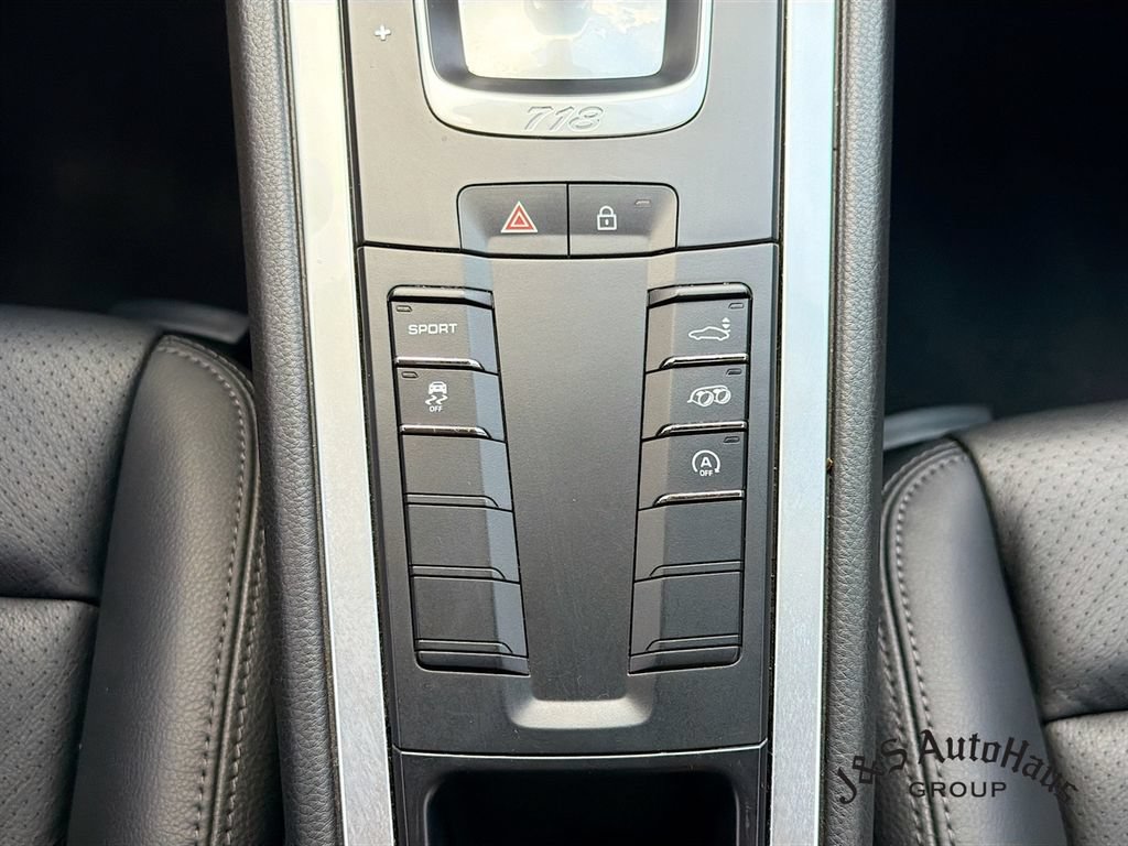 Used 2019 Porsche 718 Cayman RWD image 24