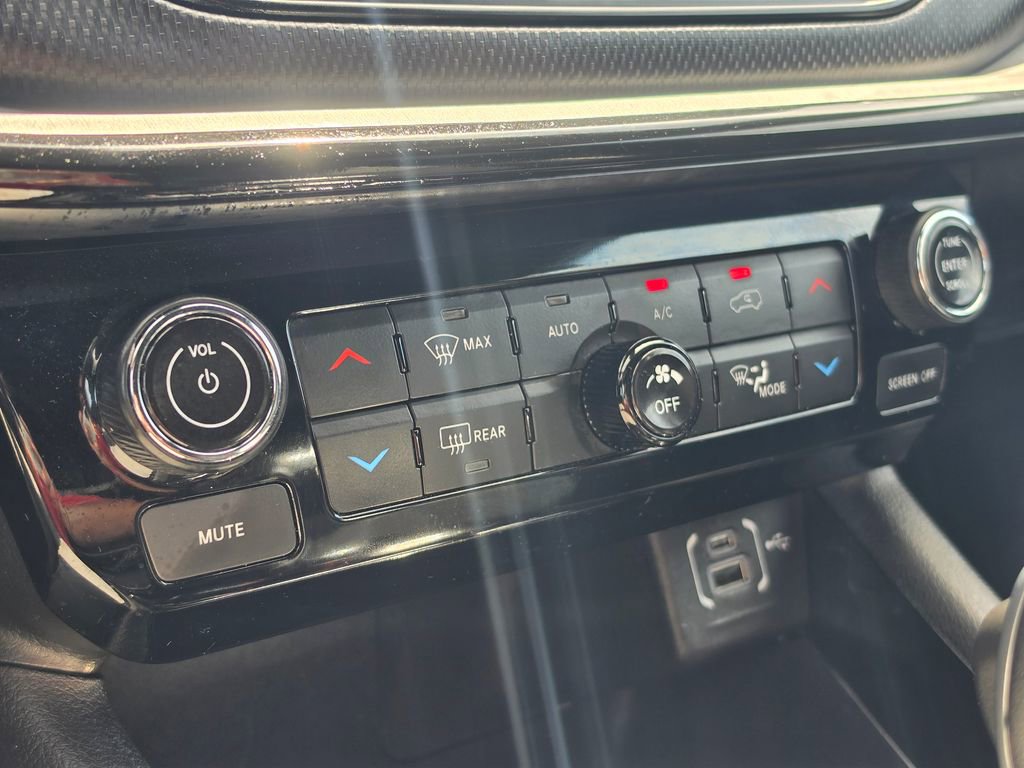 Used 2025 Jeep Compass Trailhawk image 20