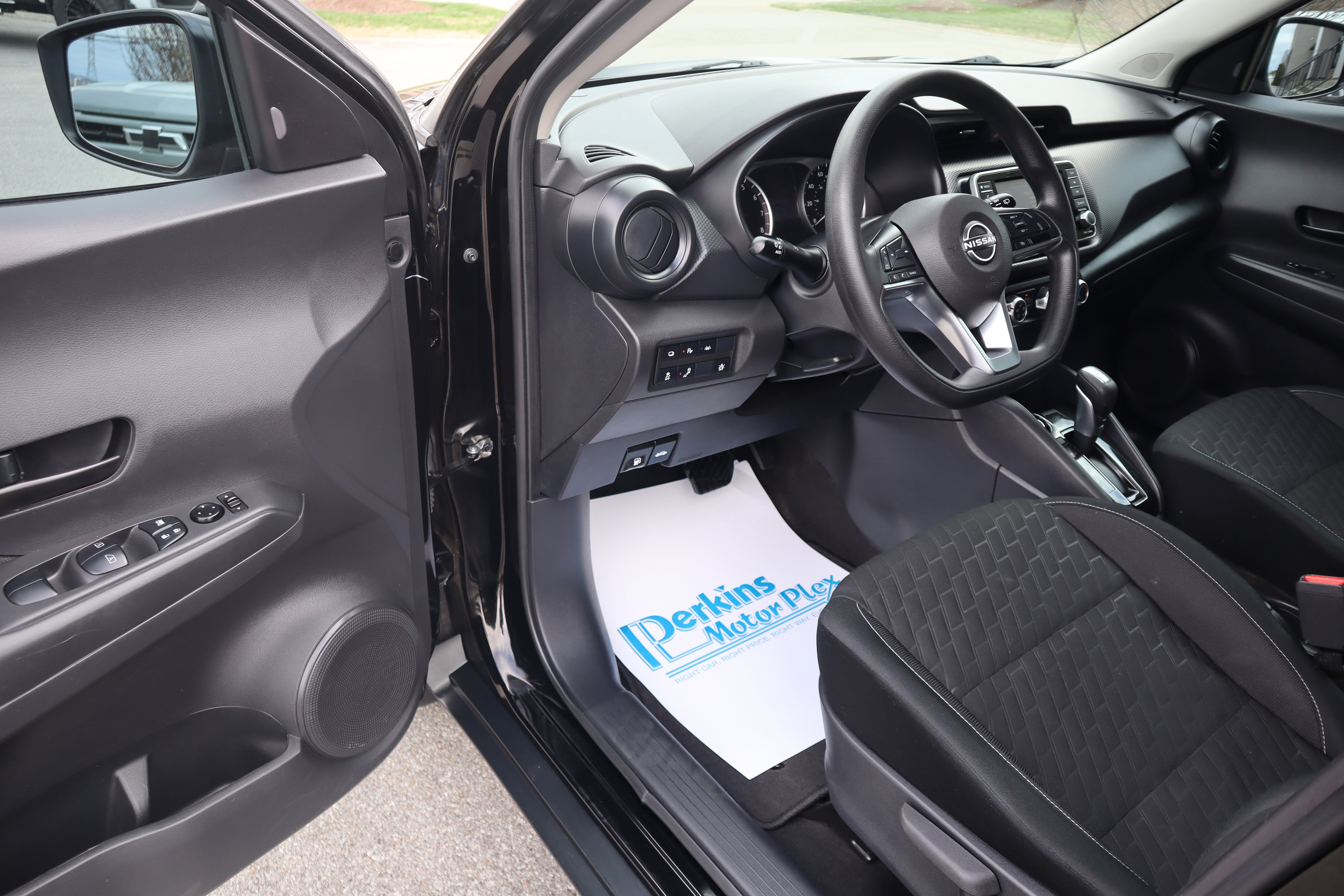 Used 2022 Nissan Kicks S image 3