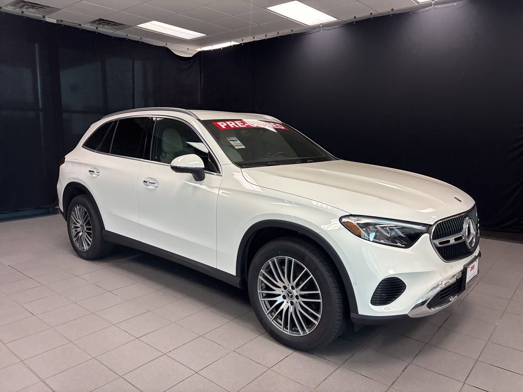 Used 2025 Mercedes-Benz GLC 300 image 1