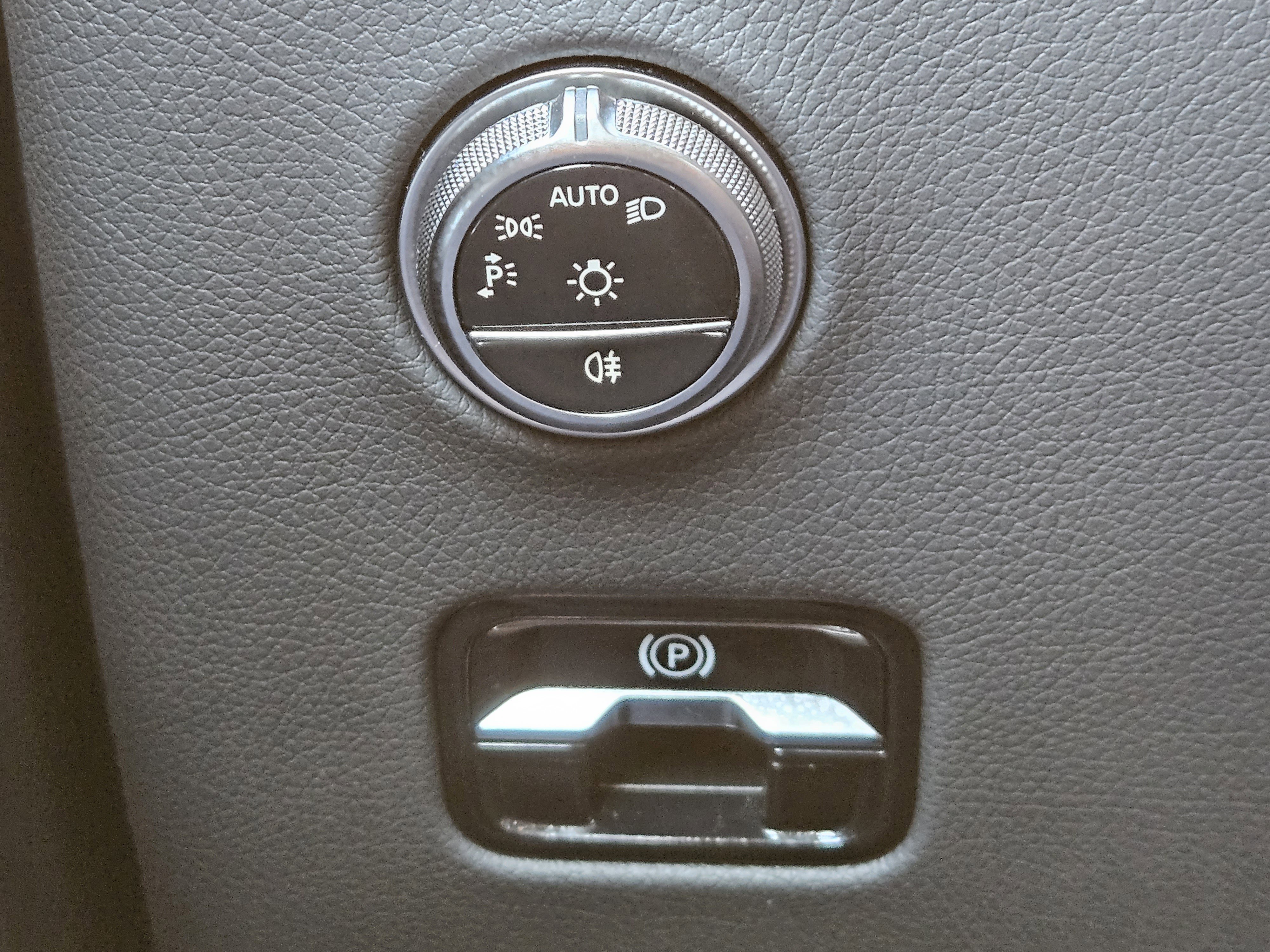 Certified 2025 Mercedes-Benz GLC 43 AMG 4MATIC image 23