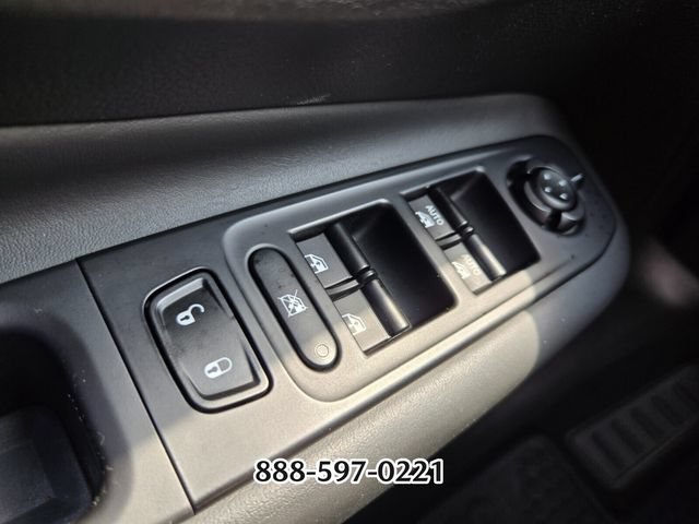 Used 2023 Jeep Renegade Latitude AWD/4WD image 32