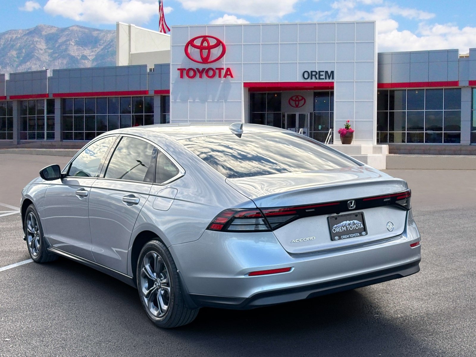 Used 2023 Honda Accord EX image 5