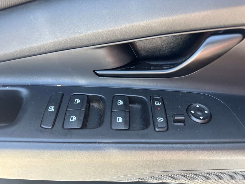 Used 2025 Hyundai Elantra Sport FWD image 18