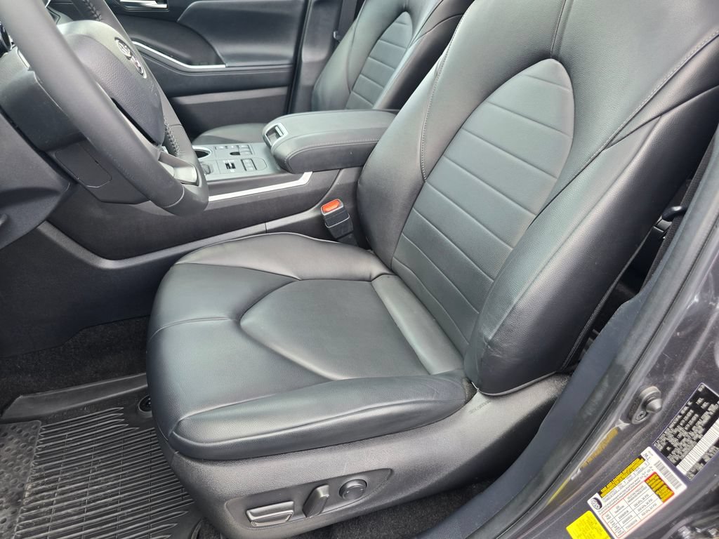 Used 2024 Toyota Highlander XLE AWD/4WD image 17