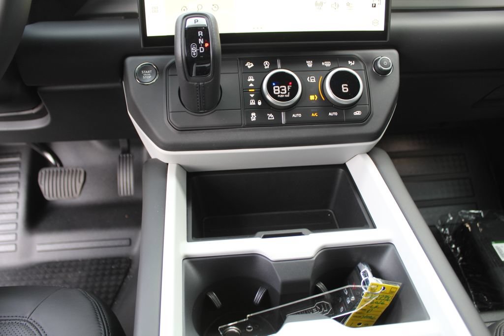 New 2026 Land Rover Defender 130 X-Dynamic SE AWD/4WD image 14