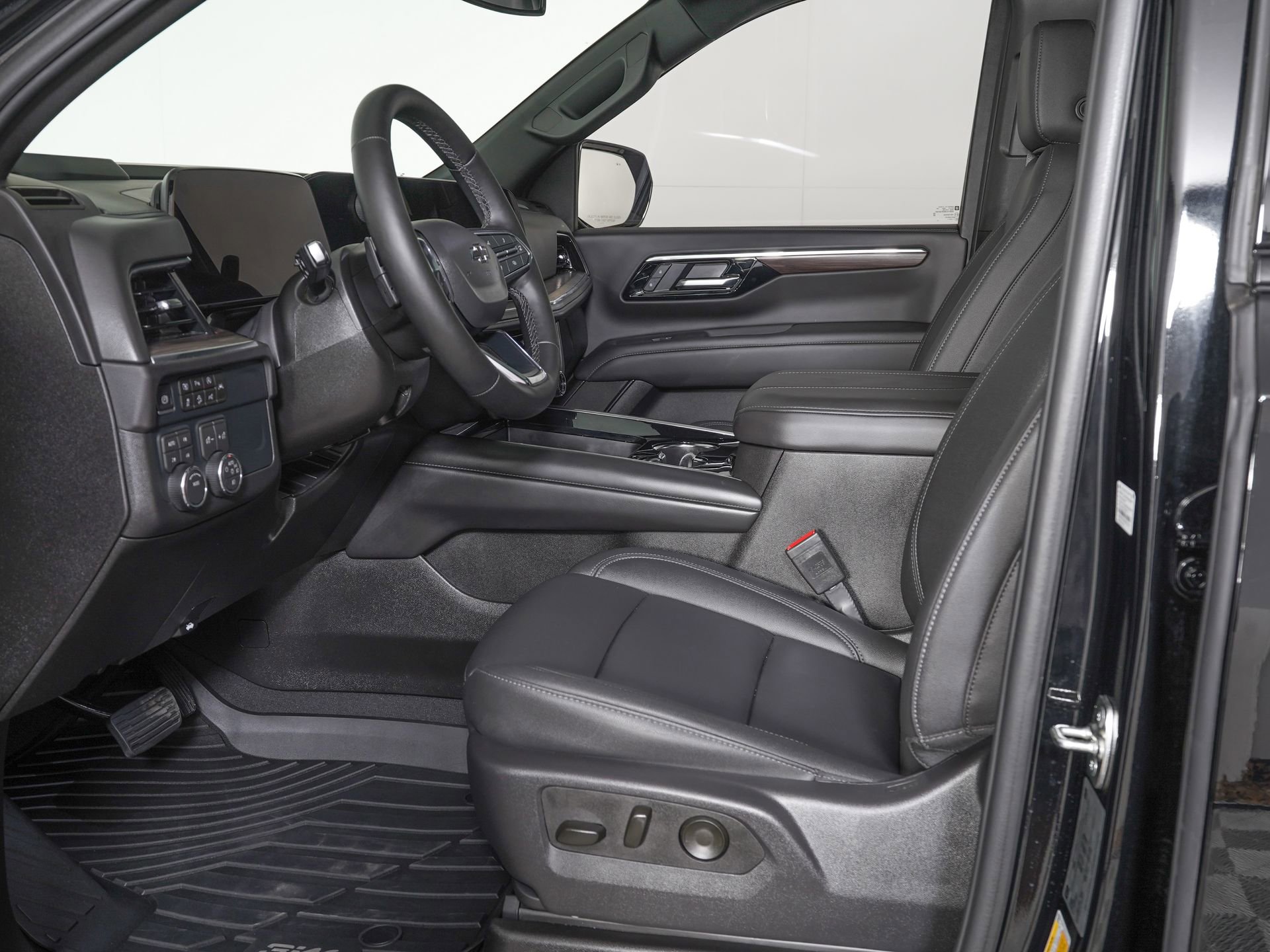 Used 2026 Chevrolet Tahoe Z71 w/ Comfort Package image 17