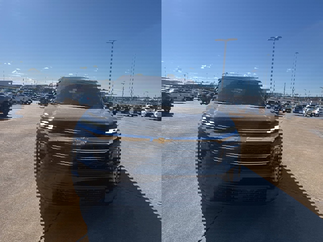 Used 2025 Chevrolet Traverse LT image 3