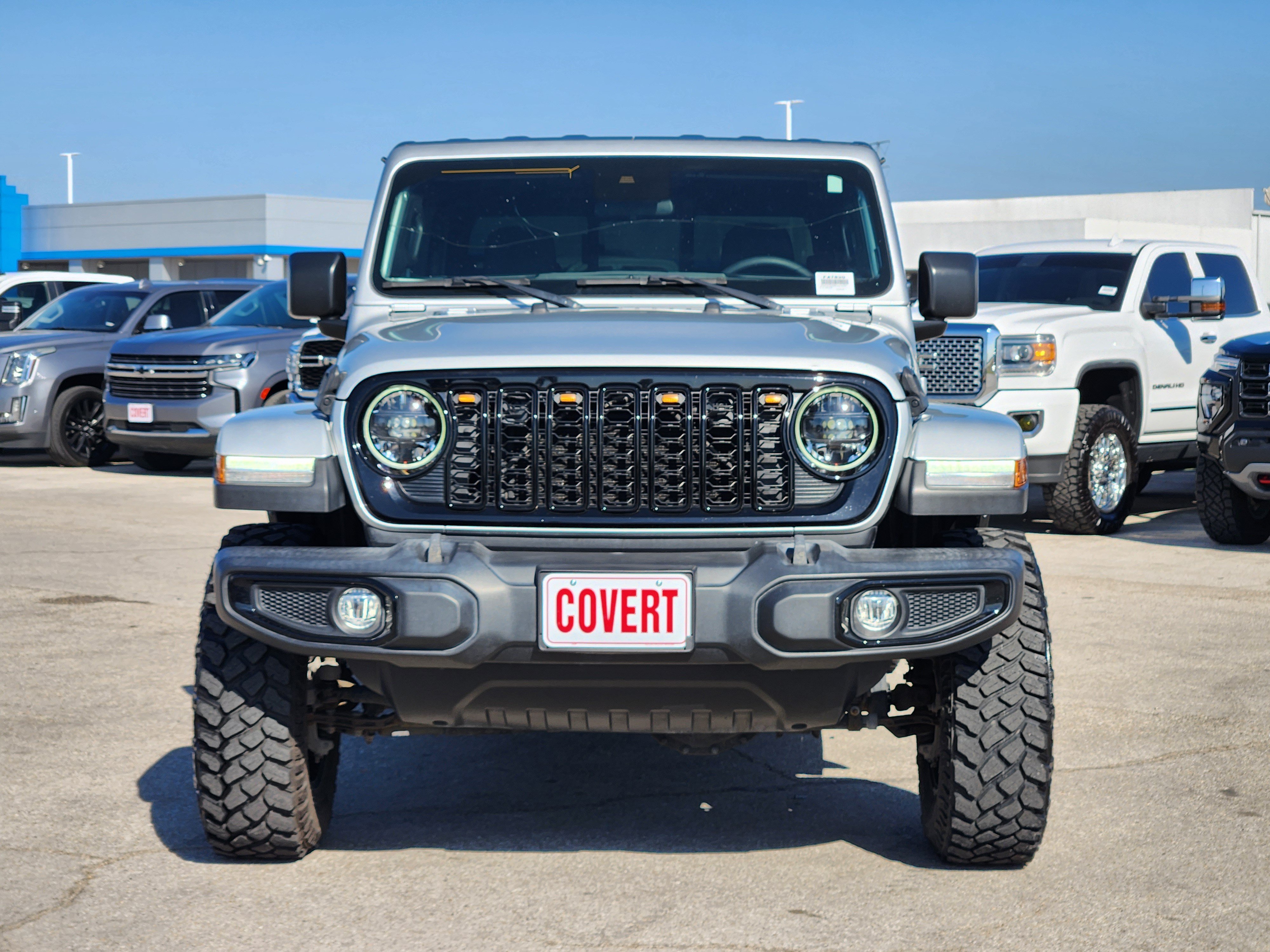 Used 2024 Jeep Gladiator Sport AWD/4WD image 2