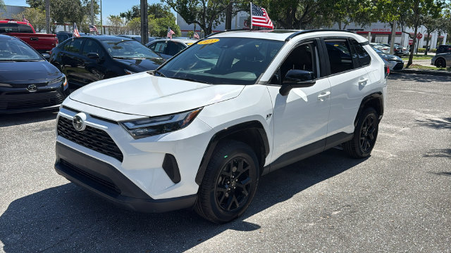 Used 2022 Toyota RAV4 XLE FWD image 3