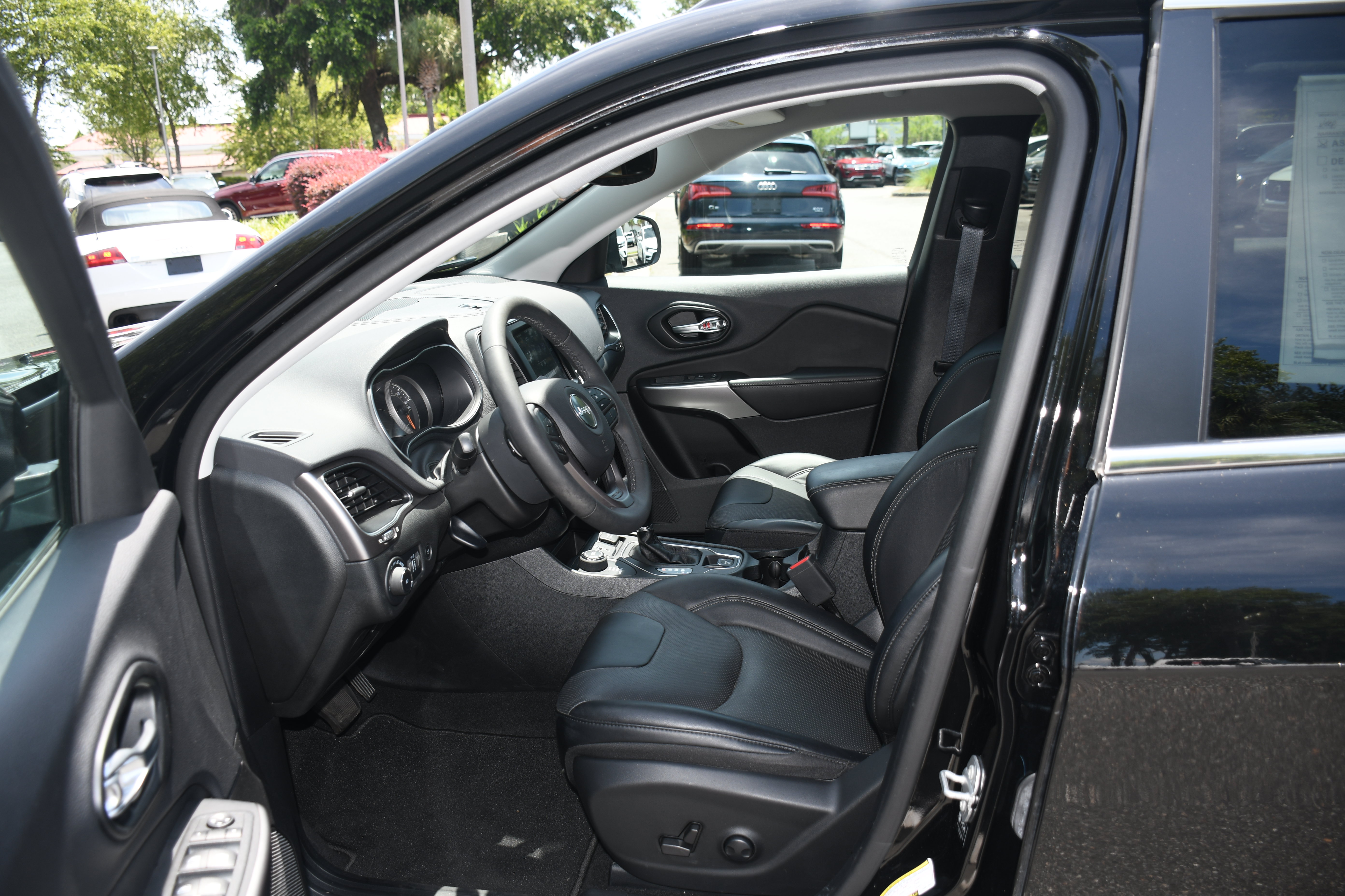 Used 2022 Jeep Cherokee Latitude Lux AWD/4WD image 7