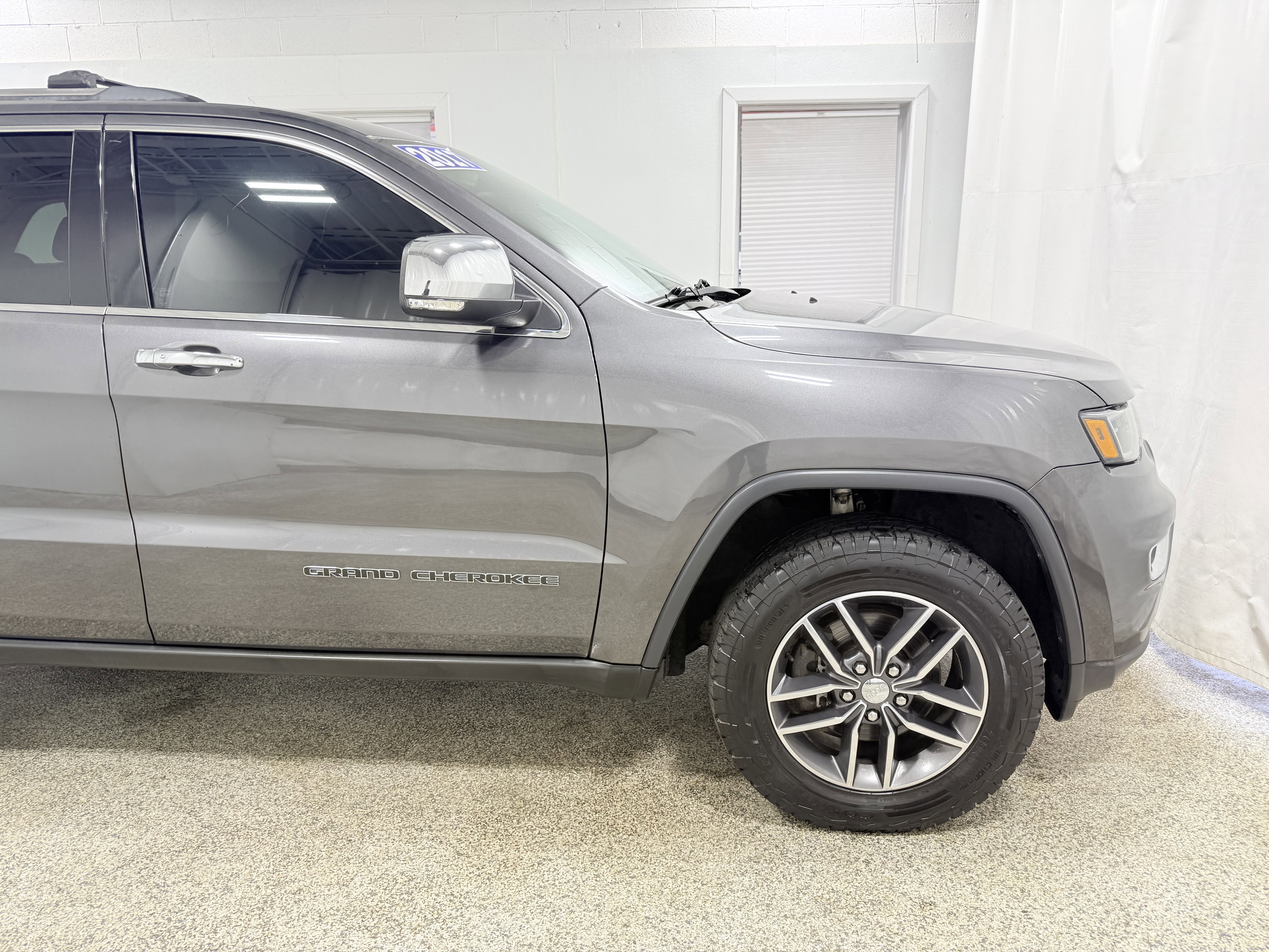 Used 2017 Jeep Grand Cherokee Limited w/ Luxury Group II AWD/4WD image 8