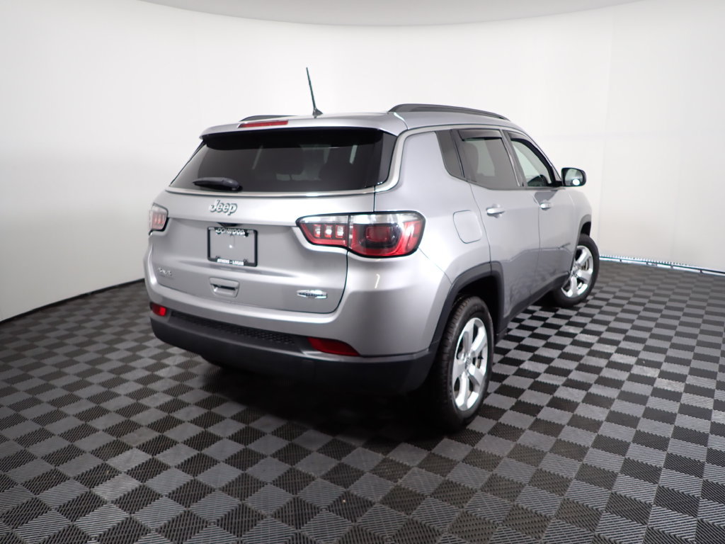Used 2018 Jeep Compass Latitude w/ Cold Weather Group AWD/4WD image 16
