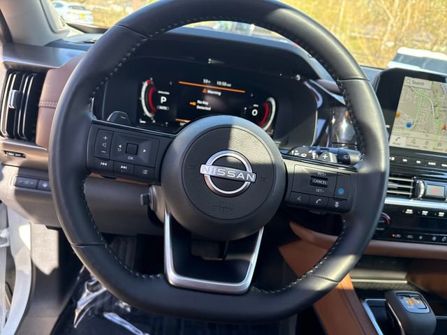 Used 2025 Nissan Pathfinder Platinum w/ Black Appearance Package AWD/4WD image 18
