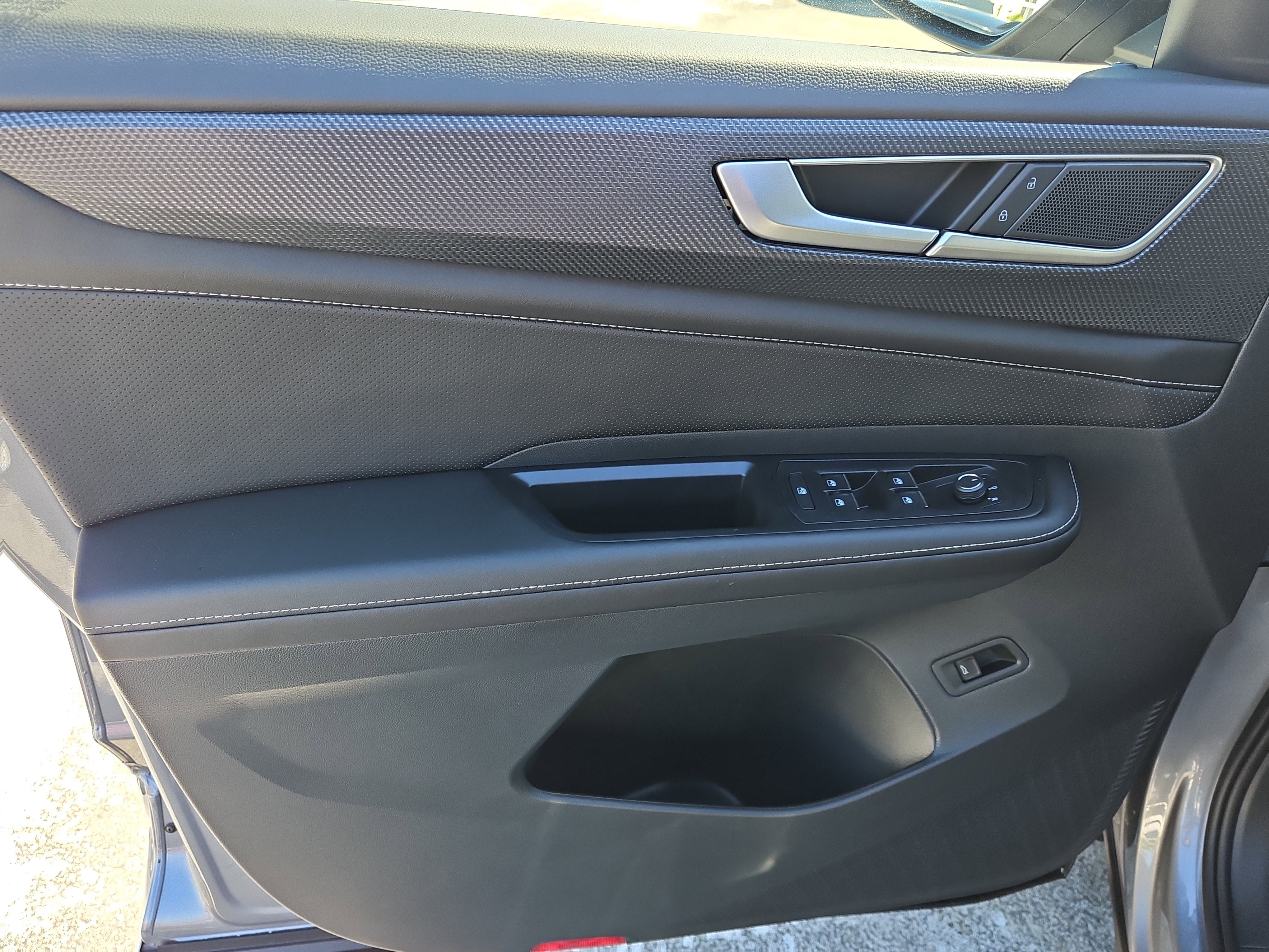 New 2026 Volkswagen Atlas Cross Sport SEL R-Line image 16