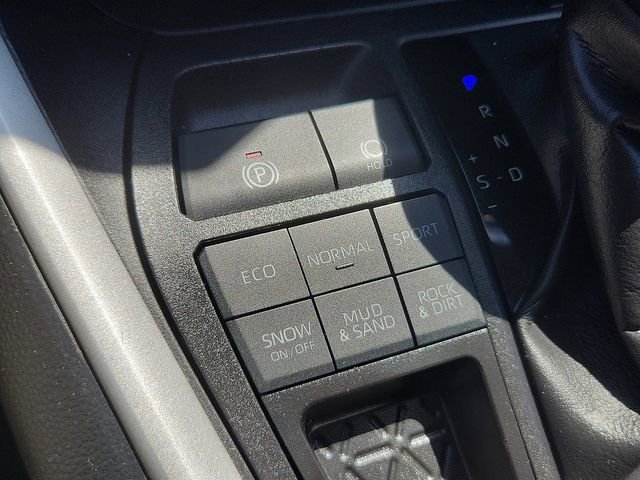 Used 2023 Toyota RAV4 XLE AWD/4WD image 18
