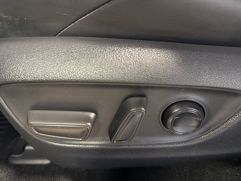 Used 2024 Toyota Venza XLE image 23