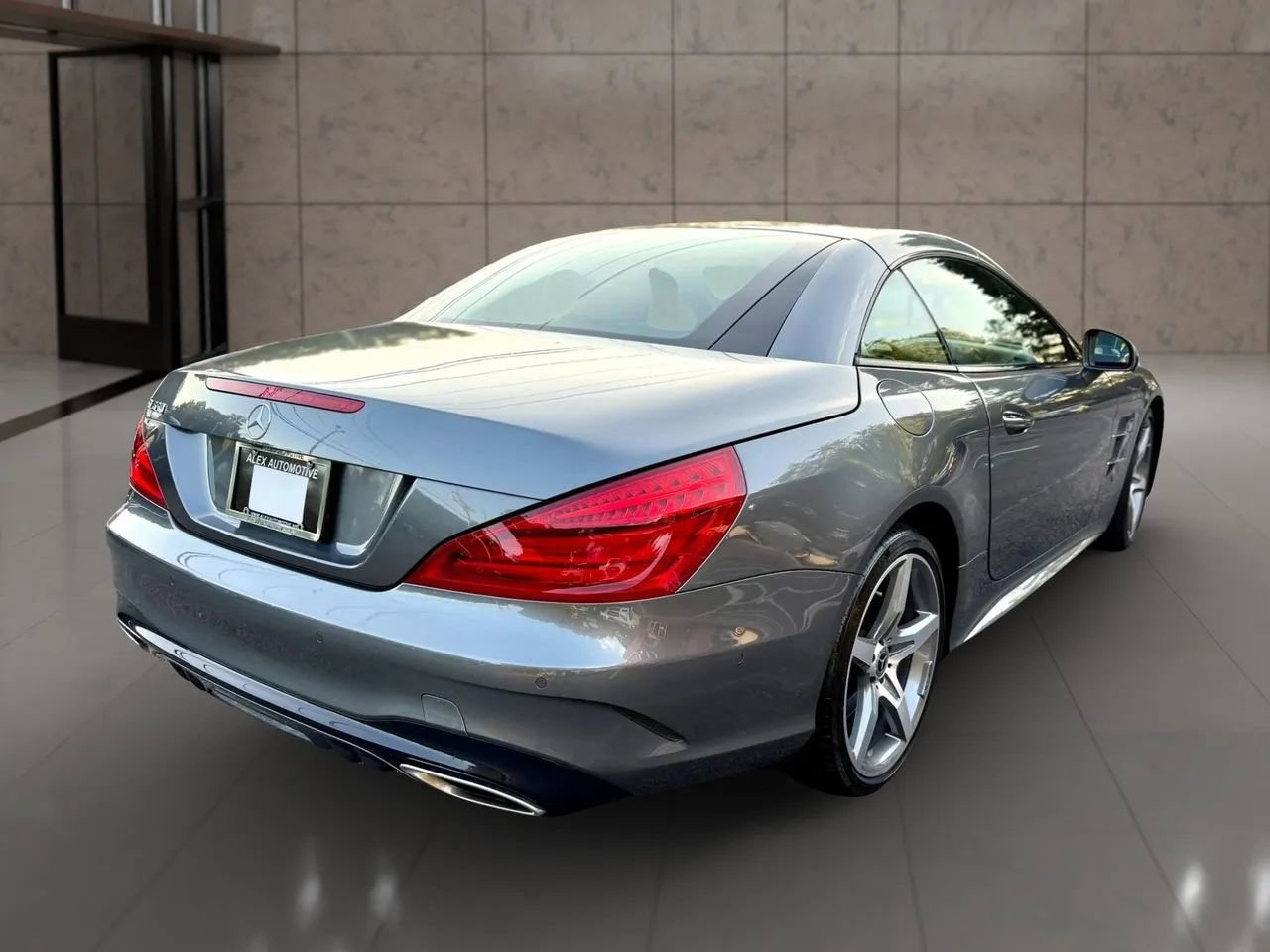 Used 2018 Mercedes-Benz SL 550 w/ Driver Assistance Package image 8