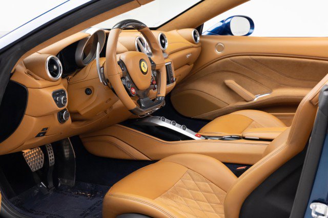 Used 2015 Ferrari California T image 20