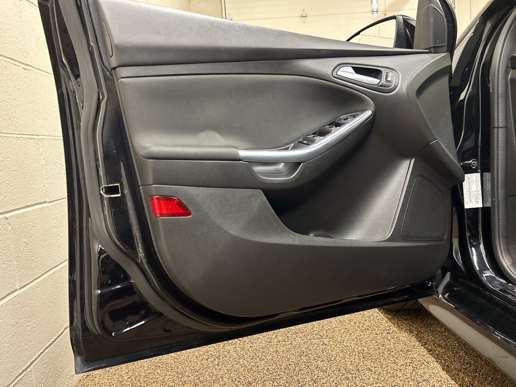 Used 2018 Ford Focus ST w/ Equipment Group 401A FWD image 15