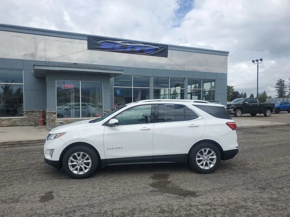 Used 2018 Chevrolet Equinox LT w/ Sun & Infotainment Package AWD/4WD image 2