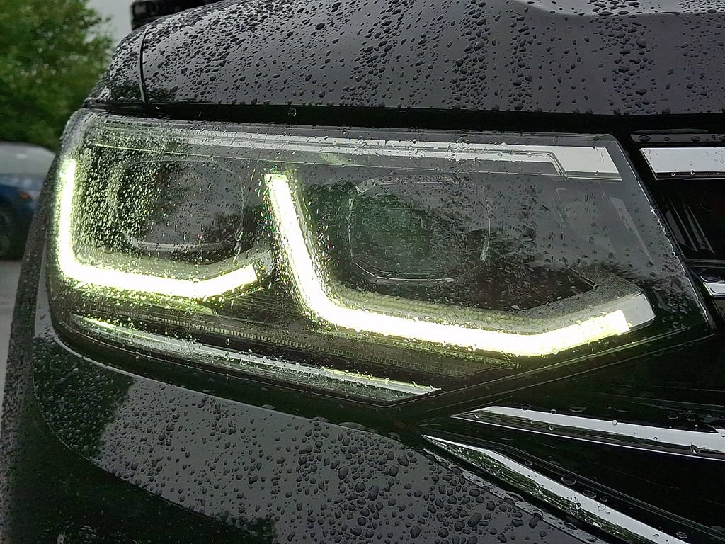 Used 2023 Volkswagen Tiguan SEL R-Line AWD/4WD image 12