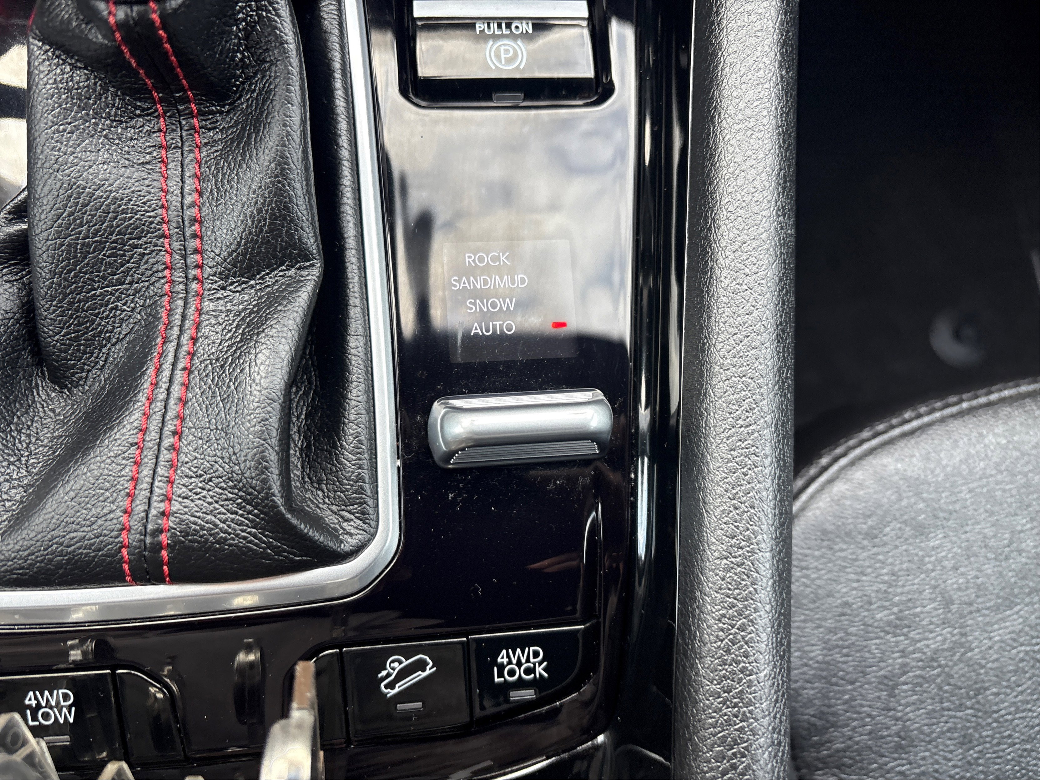 Used 2024 Jeep Compass Trailhawk image 25