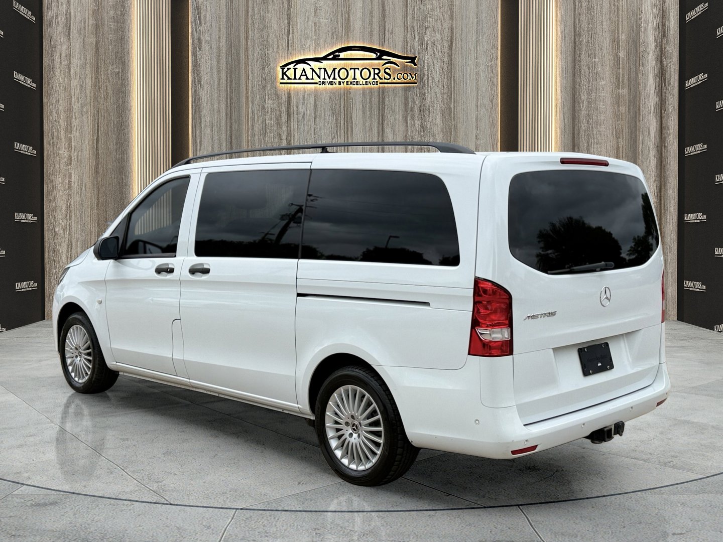 Used 2018 Mercedes-Benz Metris Passenger image 9