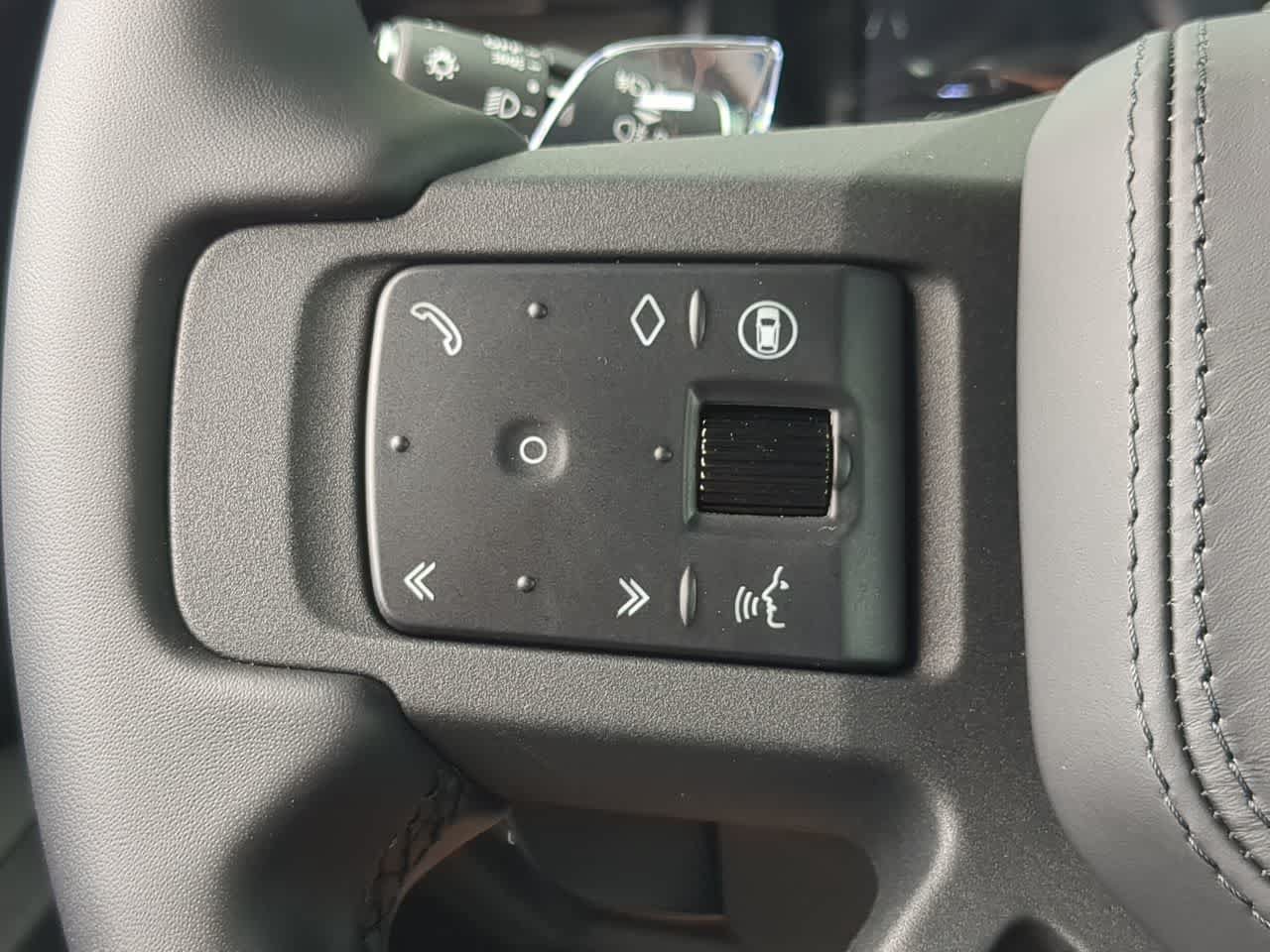 New 2026 Land Rover Defender 110 OCTA AWD/4WD image 25