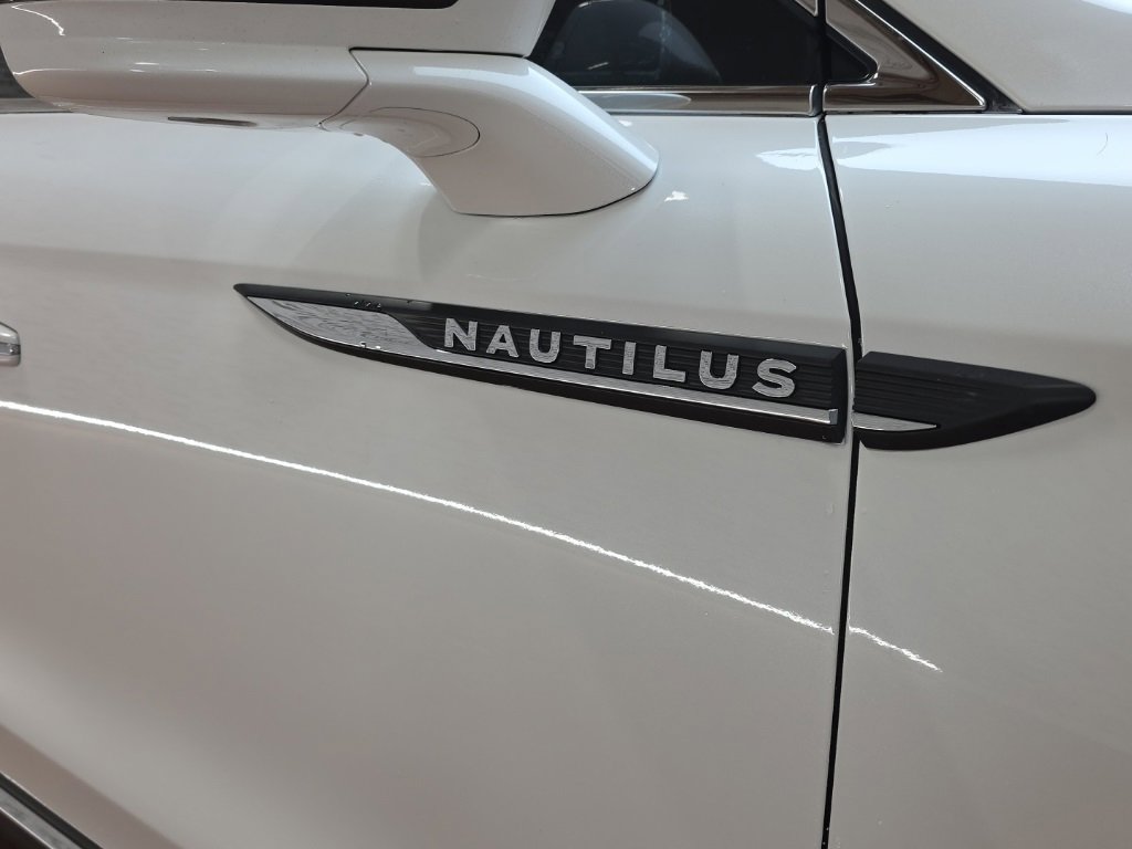 Used 2022 Lincoln Nautilus Reserve image 9