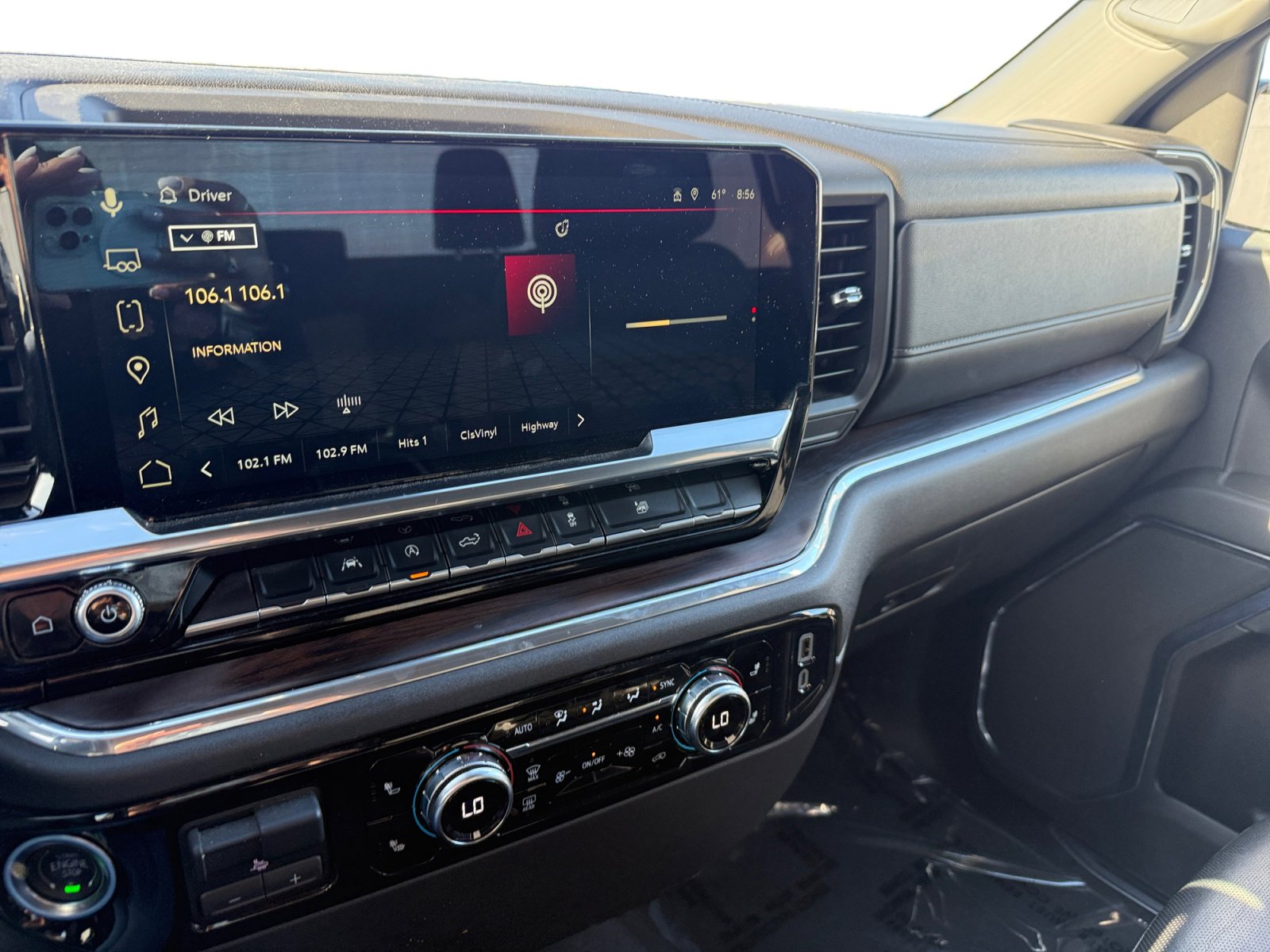 Used 2025 GMC Sierra 1500 SLT image 12