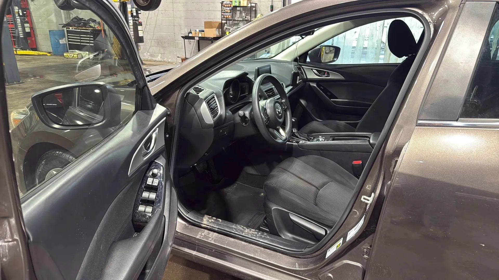 Used 2017 MAZDA MAZDA3 Sport w/ Preferred Equipment Package image 23