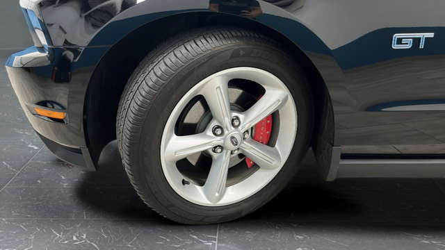 Used 2010 Ford Mustang GT RWD image 27