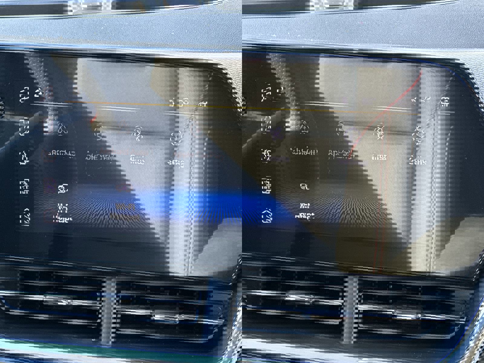 Certified 2025 Chevrolet Trax RS image 28